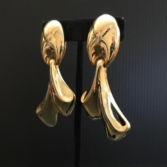 Vintage Gold-Tone Door Knocker Clip-on Earrings - Picture 4 of 7